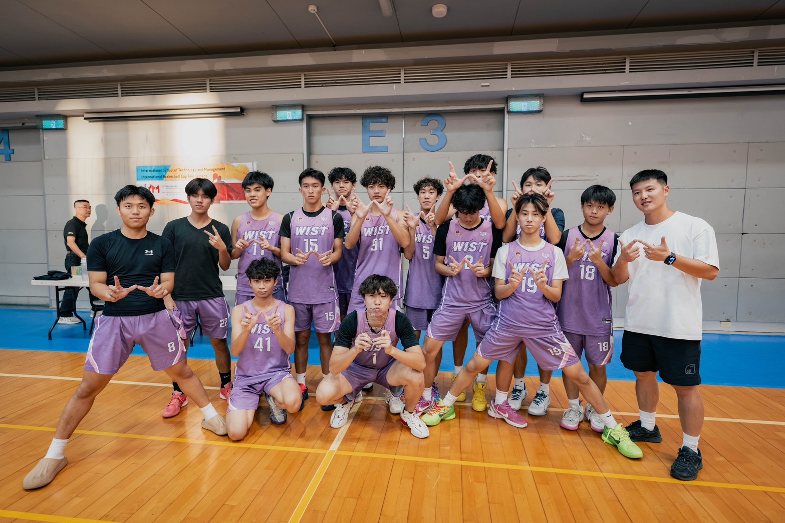熱血沸騰的榮耀時刻 WIST籃球隊勇奪ISTM國際盃籃球邀請賽冠軍! 熱血沸騰的榮耀時刻 WIST籃球隊勇奪ISTM國際盃籃球邀請賽冠軍!